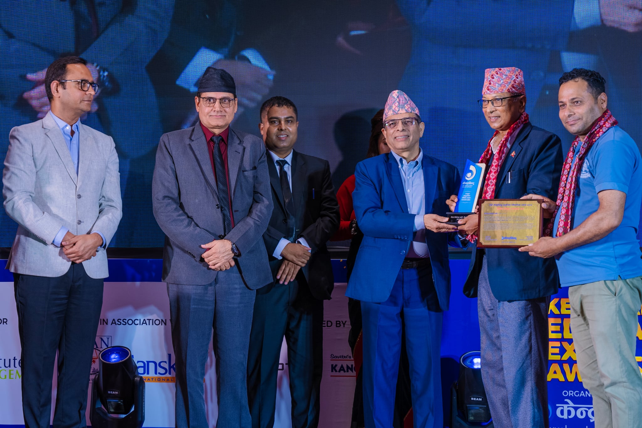 ‘तेस्रो केन्द्रबिन्दु एजुकेसन एक्सिलेन्स अवार्ड २०८२’ सम्पन्न, देशभरका उत्कृष्ट शैक्षिक संस्था र व्यक्तित्वहरु सम्मानित